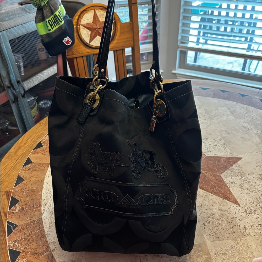 Coach Black Signature Tote • Horse & Carriage • 2 Hang Tags